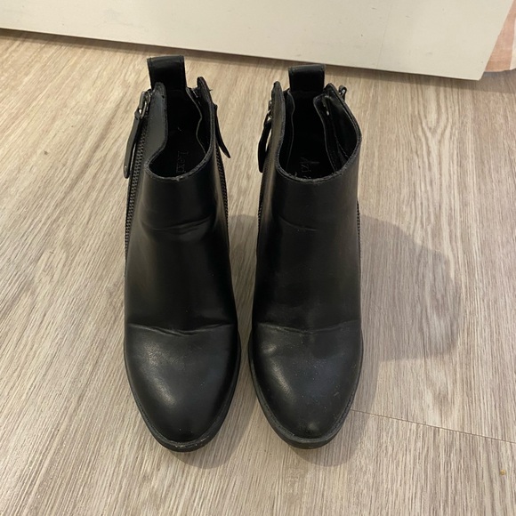 Lexi & Abbie | Black Heeled Booties with side zipper | Size 7 - Picture 2 of 6